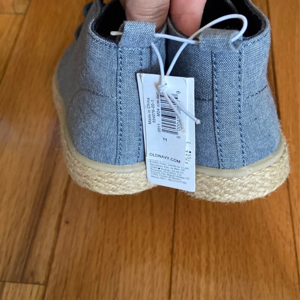 Old navy boys chukka style boots size 11